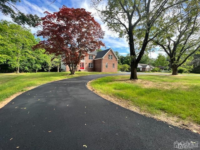 view of front of property with a front yard