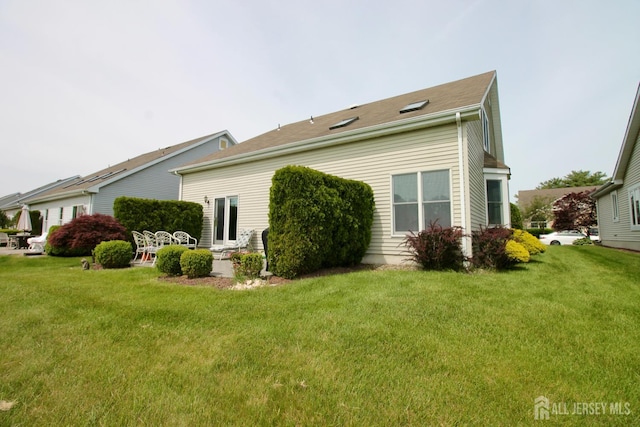 124 Chichester Rd, Monroe, NJ 08831 - view of side of property featuring a lawn