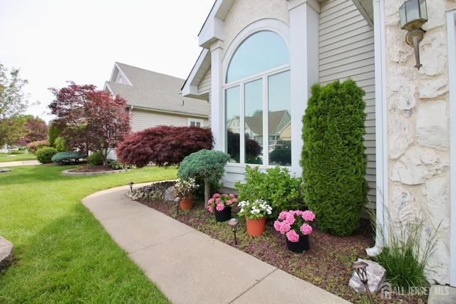 124 Chichester Rd, Monroe, NJ 08831 - view of side of home with a yard