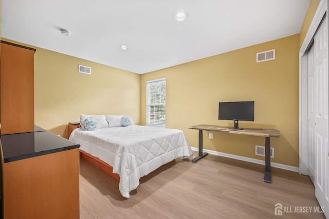 1004 Antoinette Dr, Monroe, NJ 08831 - bedroom featuring light wood-type flooring, a closet, and recessed lighting