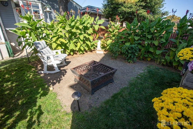 view of yard with a fire pit