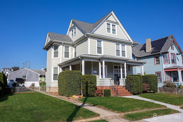 view of front of property with a front yard and covered porch