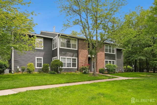 78 Pennsylvania Way N, Brunswick, NJ 08902 - view of front of house with a front lawn