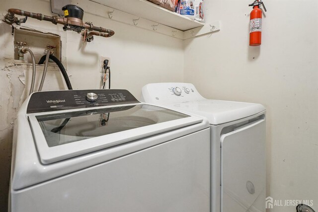 78 Pennsylvania Way N, Brunswick, NJ 08902 - laundry area featuring washer and clothes dryer