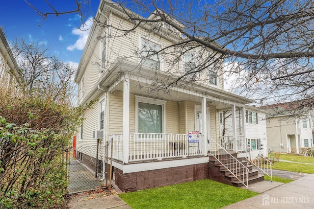 view of front of property featuring covered porch