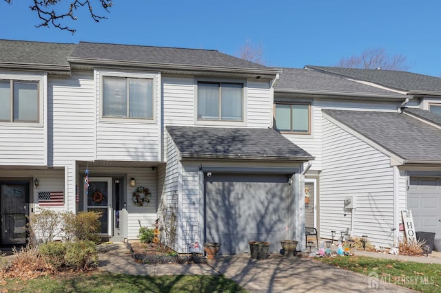 townhome / multi-family property featuring roof with shingles
