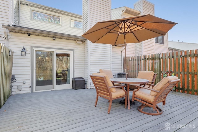 deck with fence and outdoor dining space
