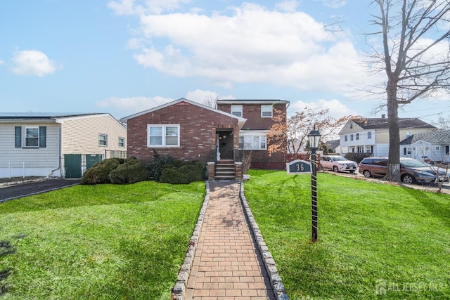 view of front of home featuring a front yard