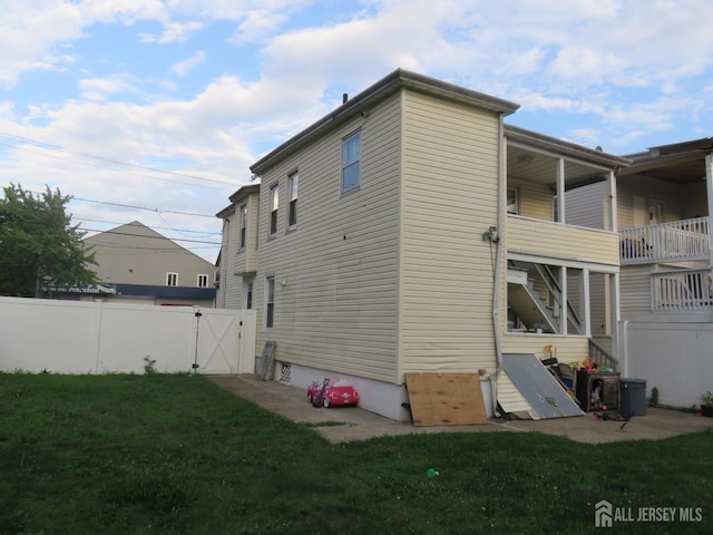 325 Goodwin St, Perth Amboy, NJ 08861 - photo 9