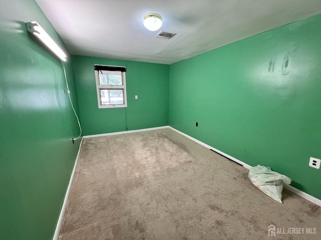 unfurnished room featuring carpet floors