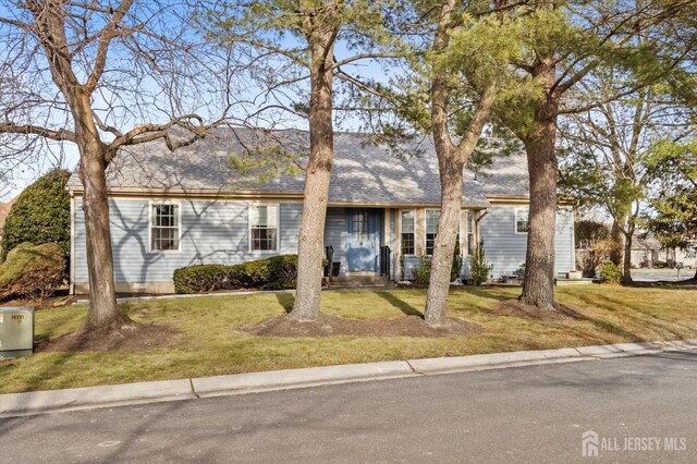 single story home featuring a front yard