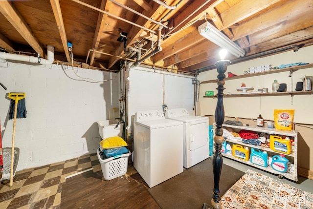 21 Coolidge Ave, East Brunswick, NJ 08816 - laundry room with washing machine and dryer