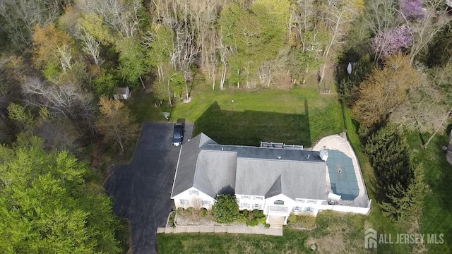 aerial view of property and surrounding area
