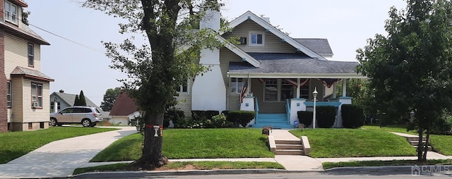 view of front of house with a front lawn