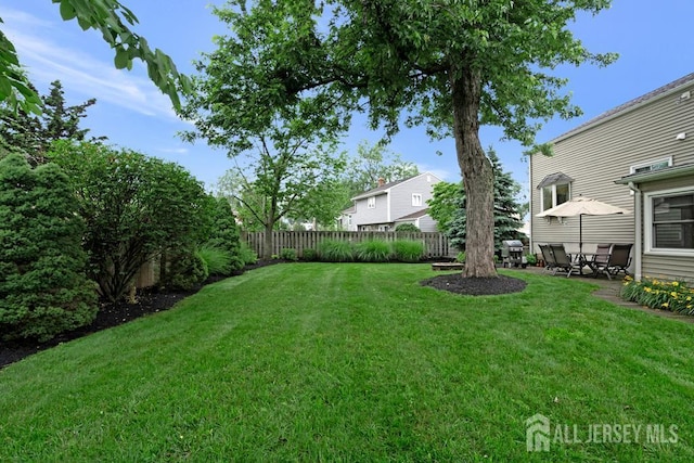 117 Osceola Ave, Middlesex, NJ 08846 - fenced backyard with a patio area