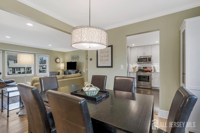 117 Osceola Ave, Middlesex, NJ 08846 - dining room with wood finished floors, crown molding, and recessed lighting
