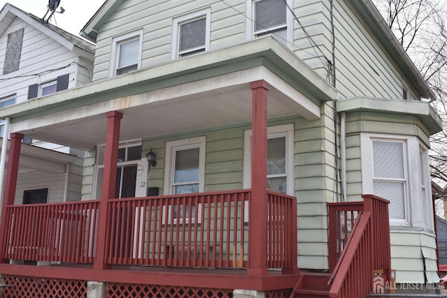 72 Comstock St, New Brunswick, NJ 08901 - view of side of home featuring a porch