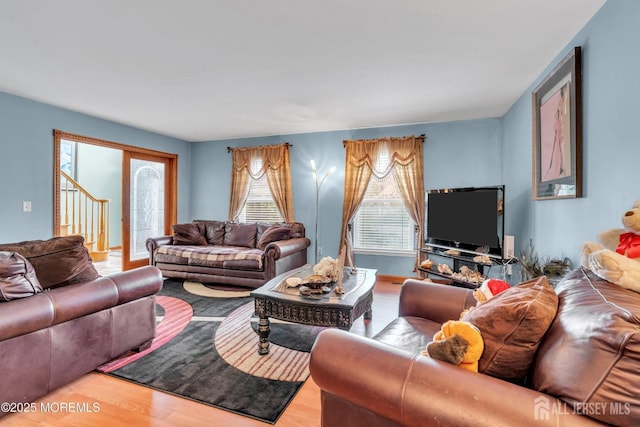 11 Patio Ct, Monroe, NJ 08831 - living area with wood finished floors