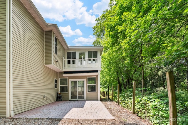 6 Highland Ave, Piscataway, NJ 08854 - back of house featuring a patio and a balcony