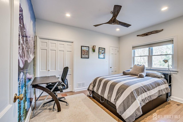 bedroom featuring visible vents, baseboards, wood finished floors, recessed lighting, and a ceiling fan