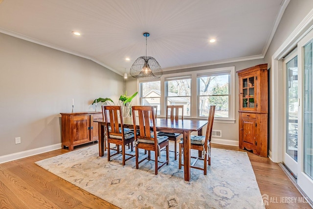 dining space with ornamental molding, baseboards, light wood-style floors, and recessed lighting