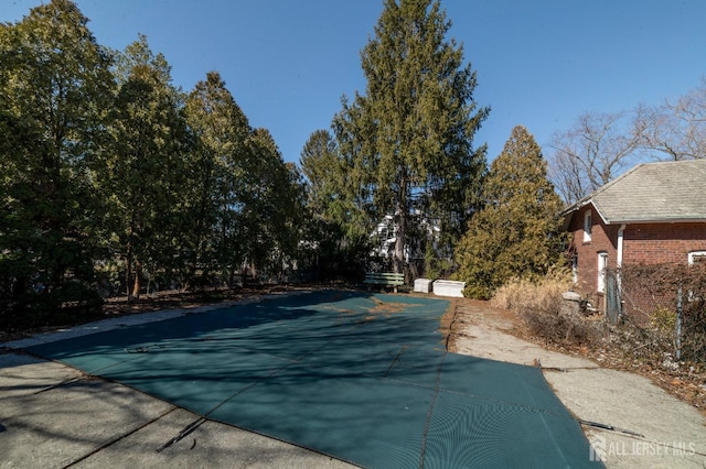 view of swimming pool