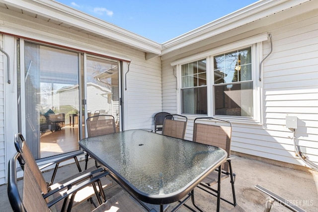 375-C Duranta Plz, Monroe, NJ 08831 - view of patio with outdoor dining area