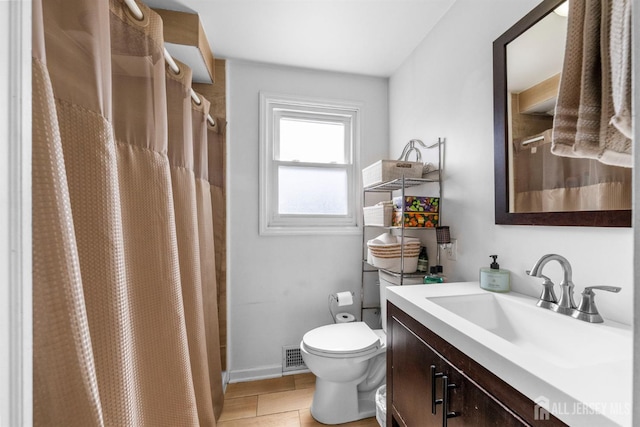 11 Stockton Rd, New Brunswick, NJ 08901 - bathroom with vanity and a shower with curtain