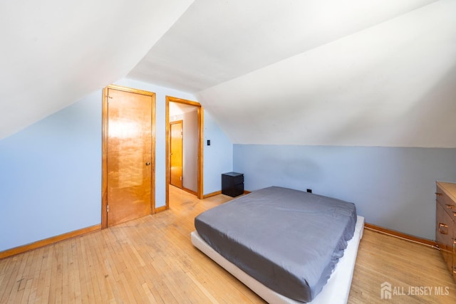 86 Lawrence St, Fords, NJ 08863 - bedroom featuring light wood finished floors and vaulted ceiling