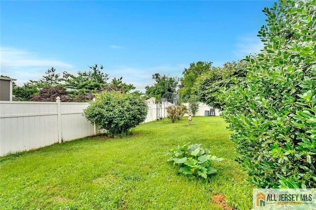 77 Navesink Ave, Middletown, NJ 07748 - view of yard