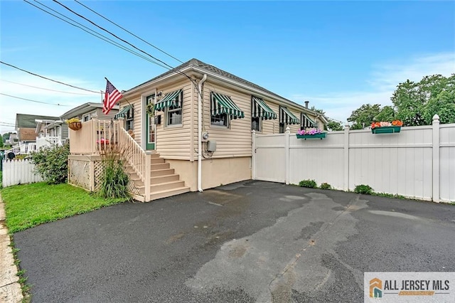 77 Navesink Ave, Middletown, NJ 07748 - view of side of property