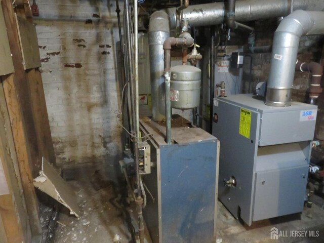 287 Washington St, Perth Amboy, NJ 08861 - photo 13