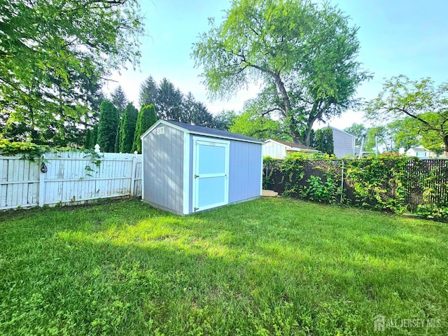 53 Perilli Dr, Hamilton, NJ 08610 - view of yard