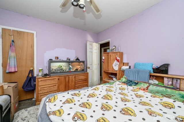 bedroom featuring ceiling fan