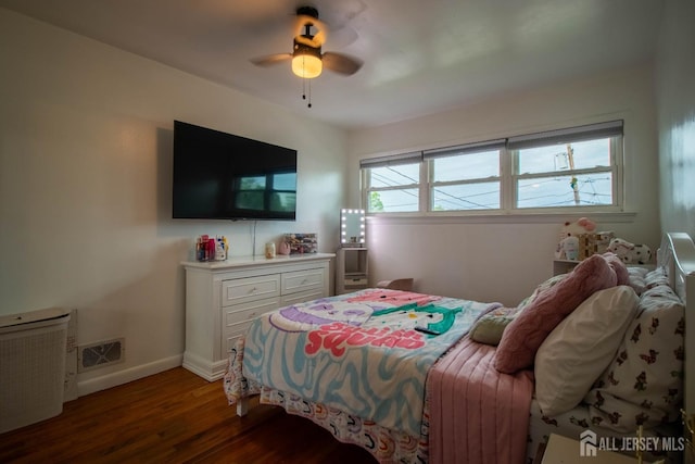 bedroom featuring wood finished floors, baseboards, and ceiling fan