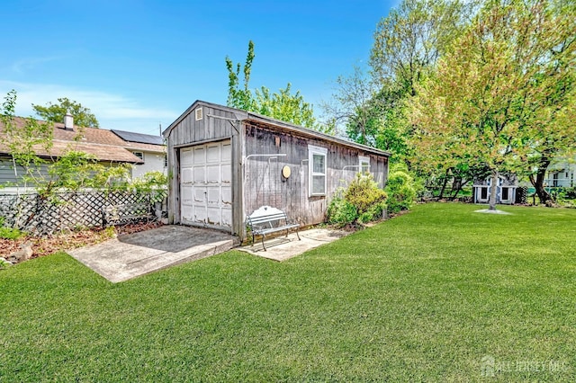 view of outdoor structure featuring an outbuilding