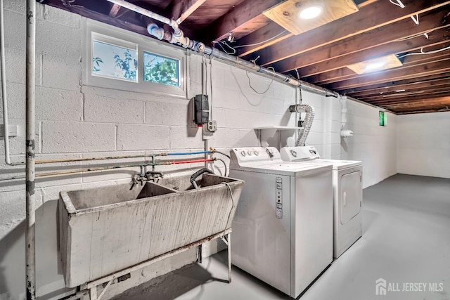 laundry area with laundry area and independent washer and dryer