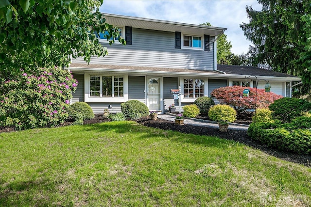 traditional-style house with a front yard