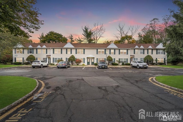 31 Hanover Sq, Middlesex, NJ 08846 - view of front of home with uncovered parking