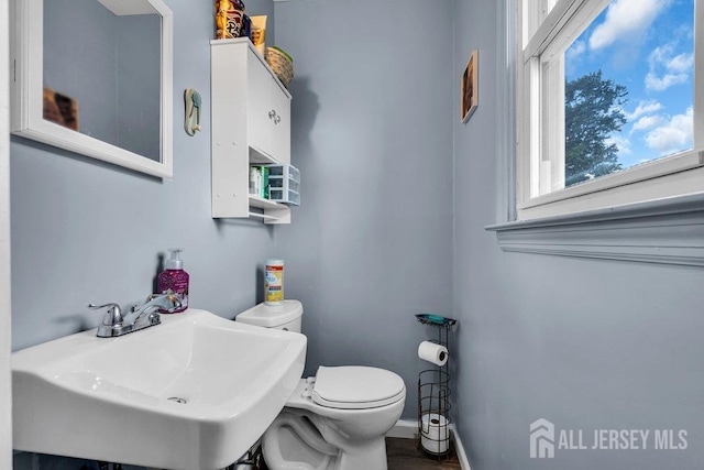 557 Howard Ave, Middlesex, NJ 08846 - half bath with healthy amount of natural light