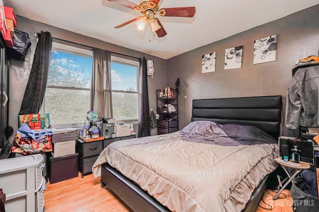 220 Raritan St, South Amboy, NJ 08879 - bedroom featuring light wood-type flooring and ceiling fan