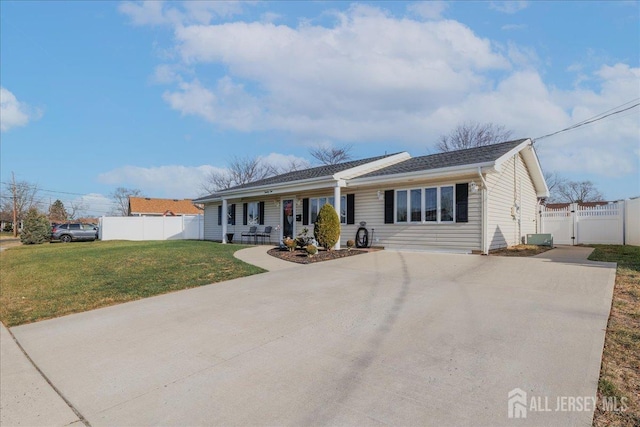 single story home with a front yard