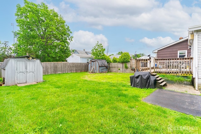 21 Suydam Ave, Edison, NJ 08817 - fenced backyard featuring a storage unit
