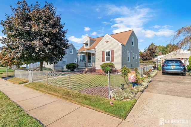 view of front of property with a front lawn