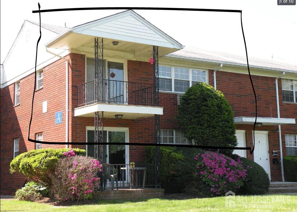 view of front of property with a balcony