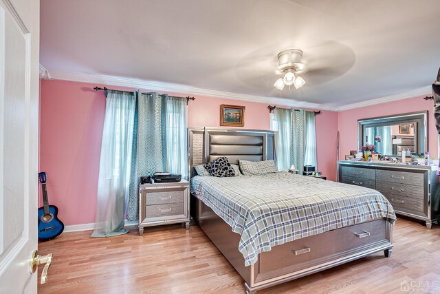 bedroom with ceiling fan, crown molding, and light hardwood / wood-style floors