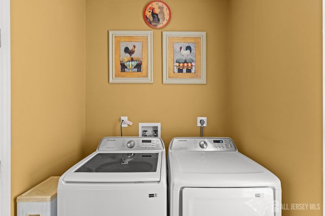 clothes washing area with laundry area and independent washer and dryer