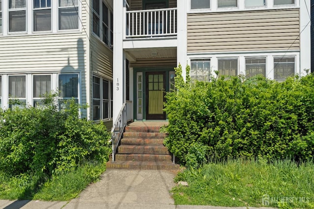 183 State St, Perth Amboy, NJ 08861 - entrance to property with a balcony