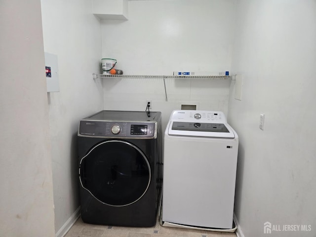 1338 Fernwood Ct, New Brunswick, NJ 08901 - laundry room featuring washing machine and dryer and baseboards