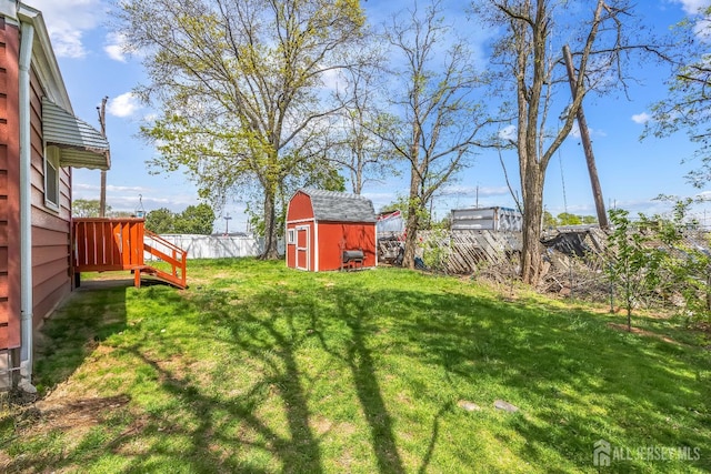 view of yard featuring a shed and an outbuilding